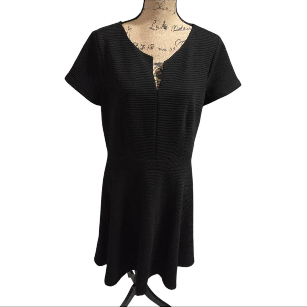 Ann Taylor Black Ribbed Ottoman Knit Fit and Flare Dress Short Sleeve Notched 12